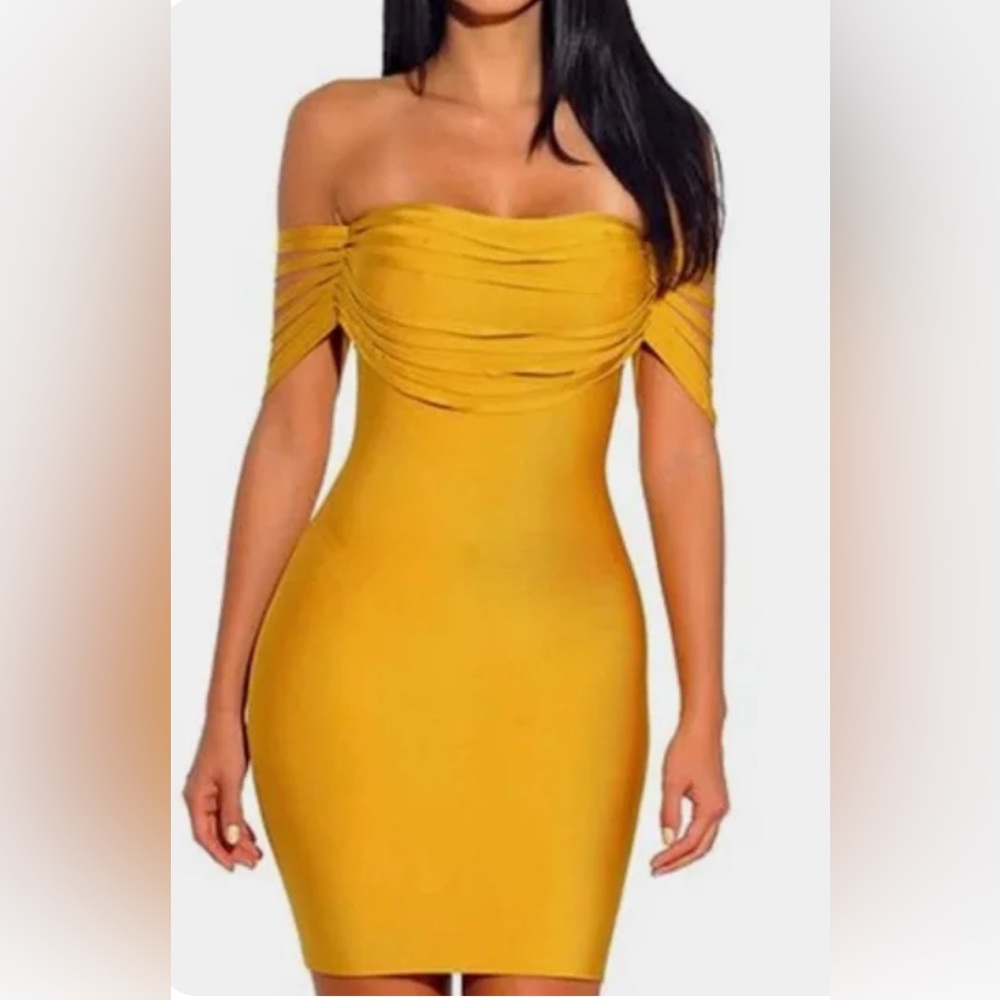 Miss Circle gorgeous mini dress with off shoulder straps size S